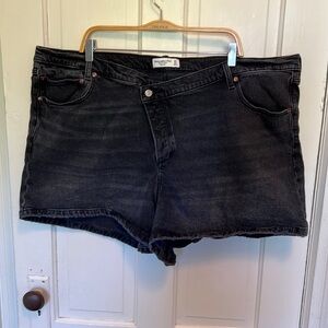 Abercrombie & Fitch High Rise The Dad Shorts in Washed Black